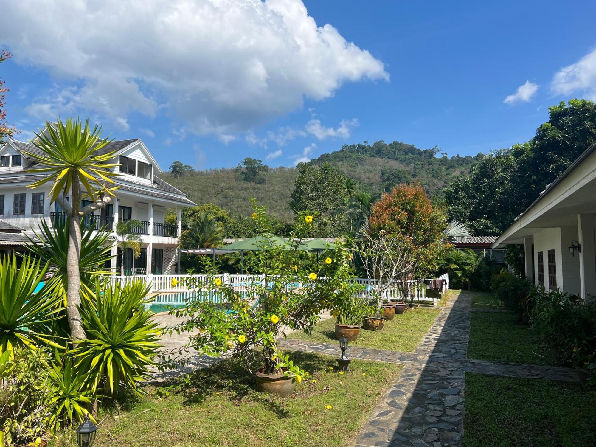 Villa Colina Khao Lak Rooms And Bungalows - Adults Only Exterior photo